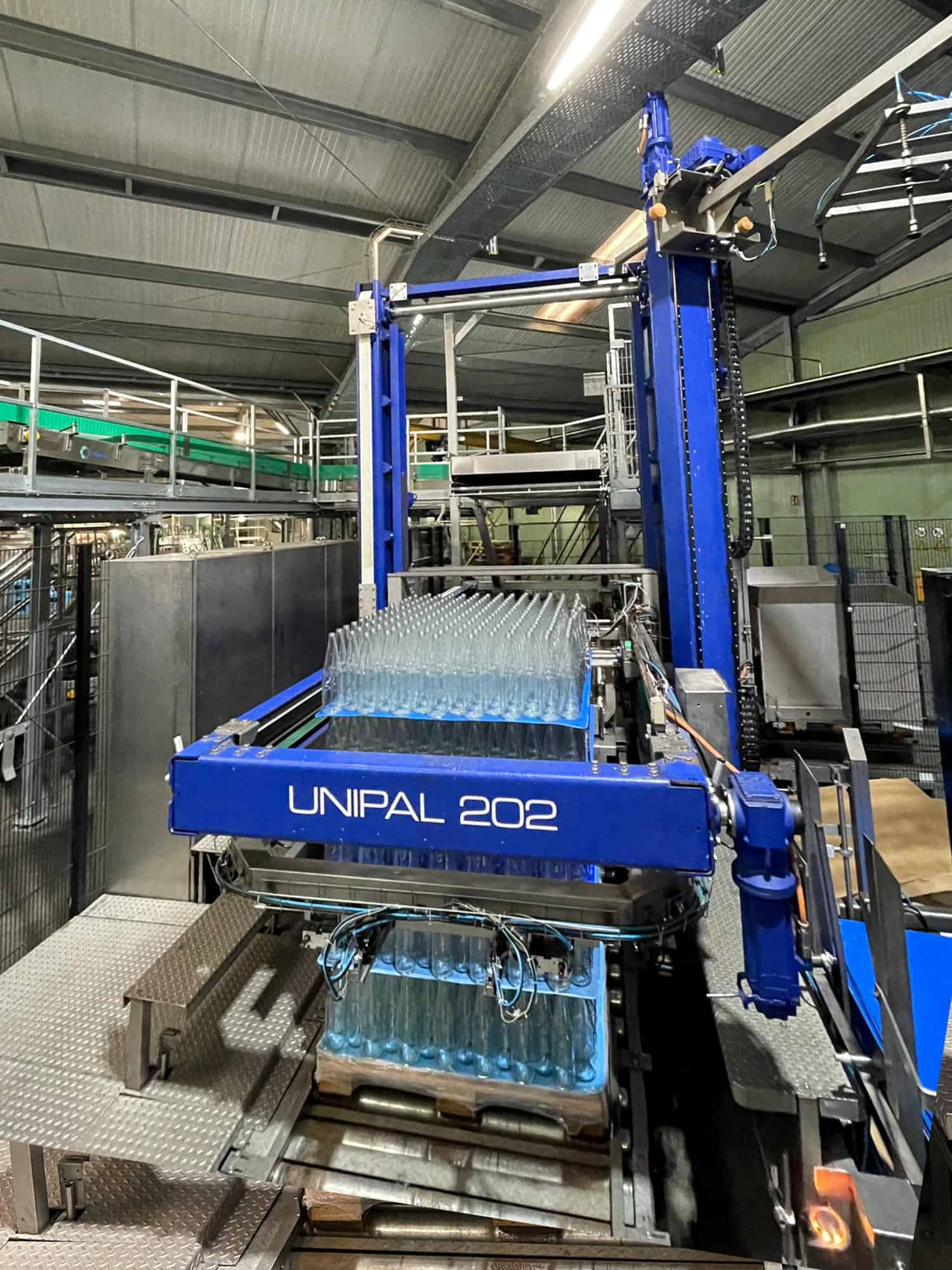 المنظر الأمامي ل BMS Unipal 202 