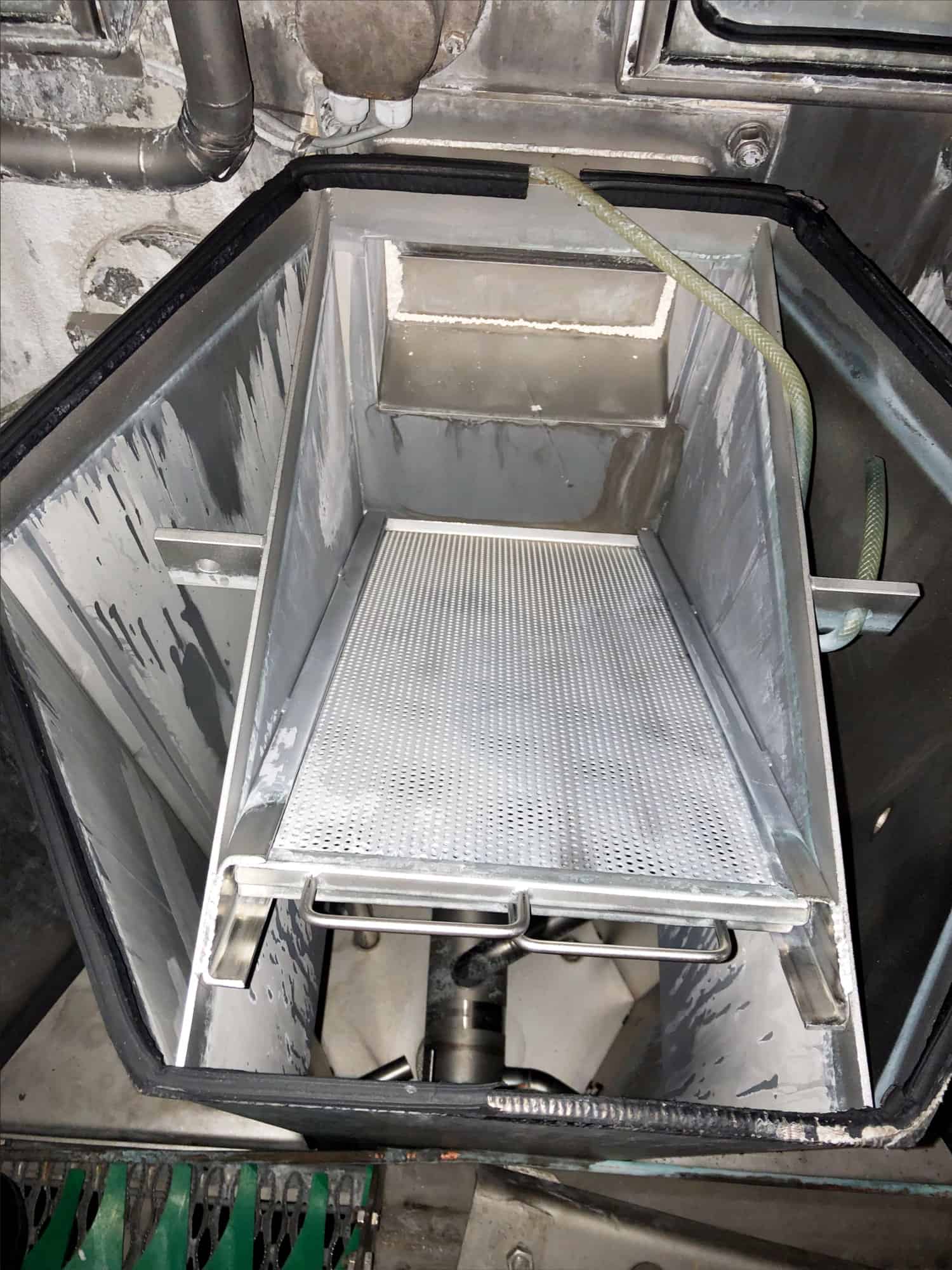 منظر جانبي لجنرال موتورز جيرا ناجيما أركيد DS 02 / 102 / 16 كونتي 