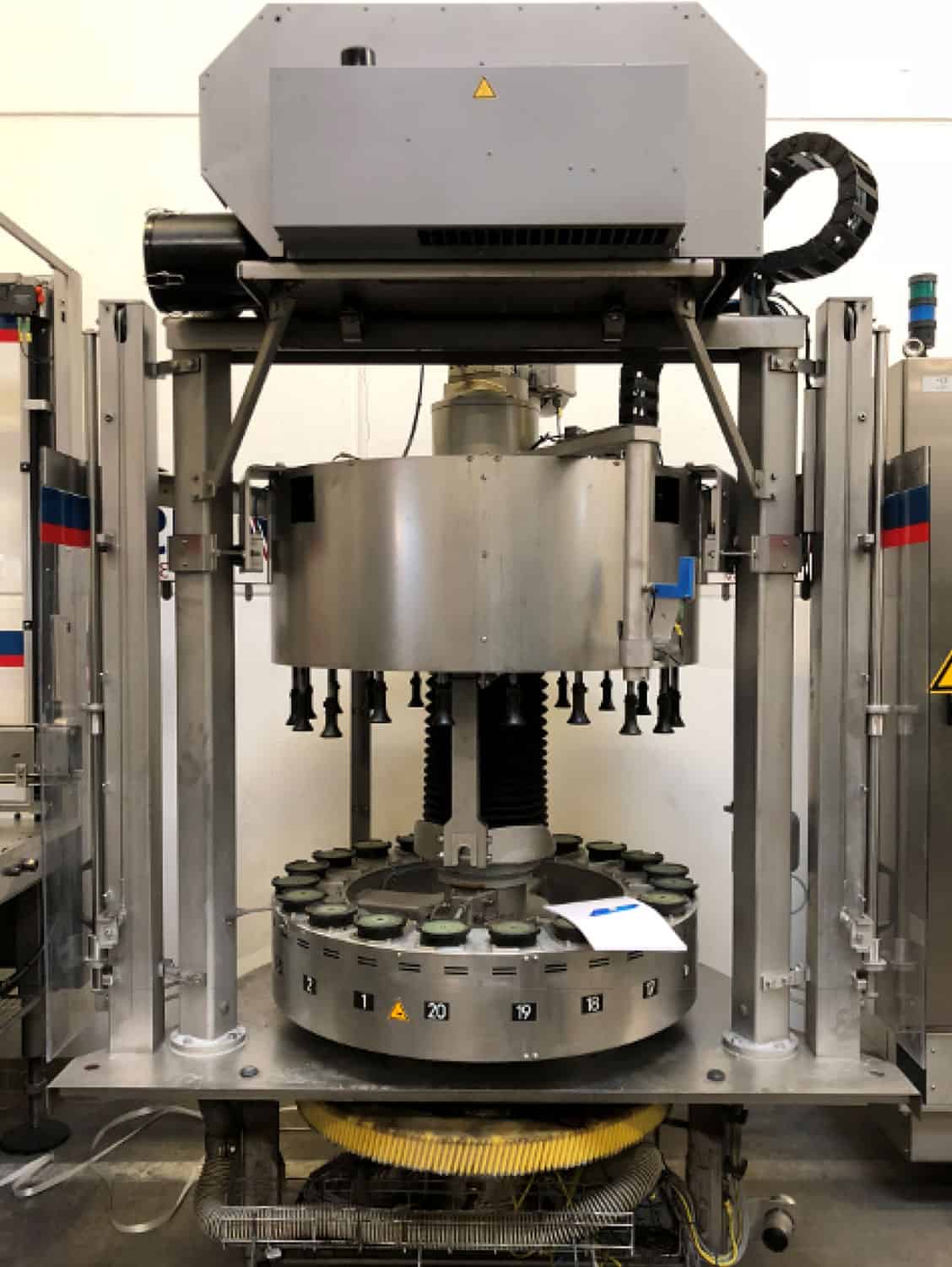 غرفة العمل في KHS Innoket 360 - 145 PT 