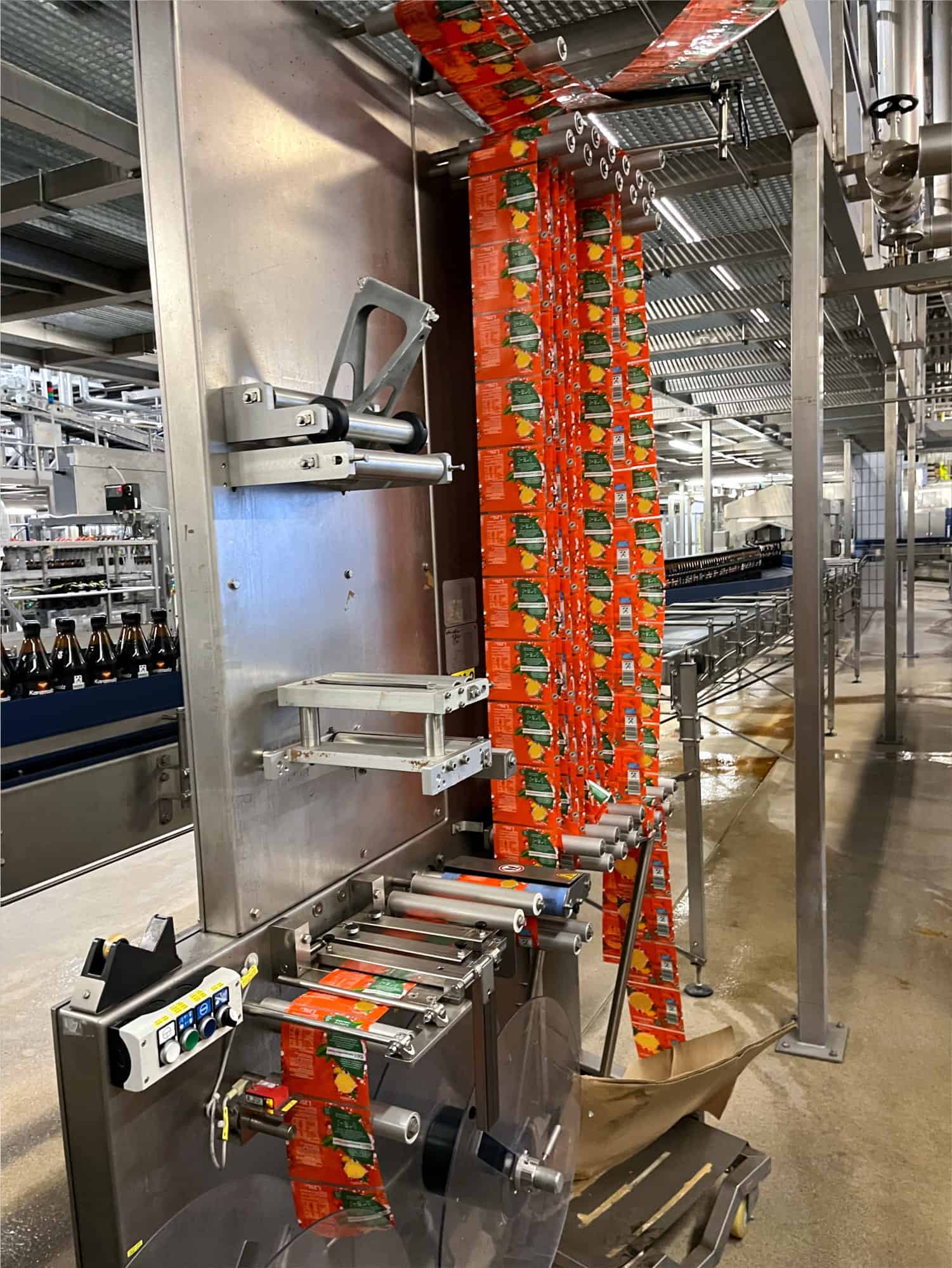 تفاصيل Krones Sleevematic M2 + Shrinkmat 5000 من Krones 