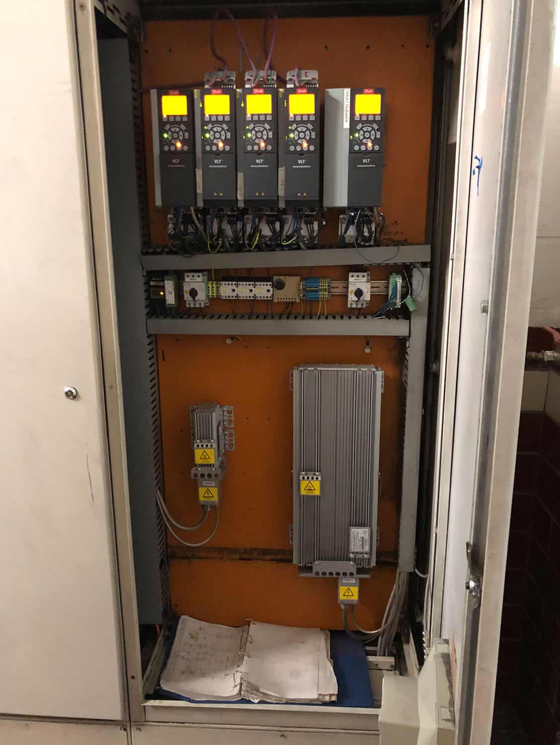 منظر خلفي لـ Kettner Pressant Universal 