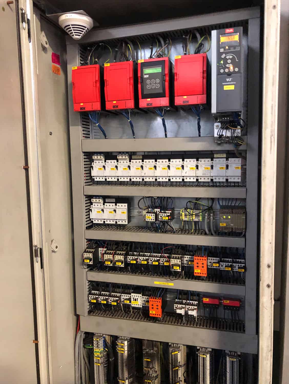 منظر خلفي لـ Kettner Pressant Universal 