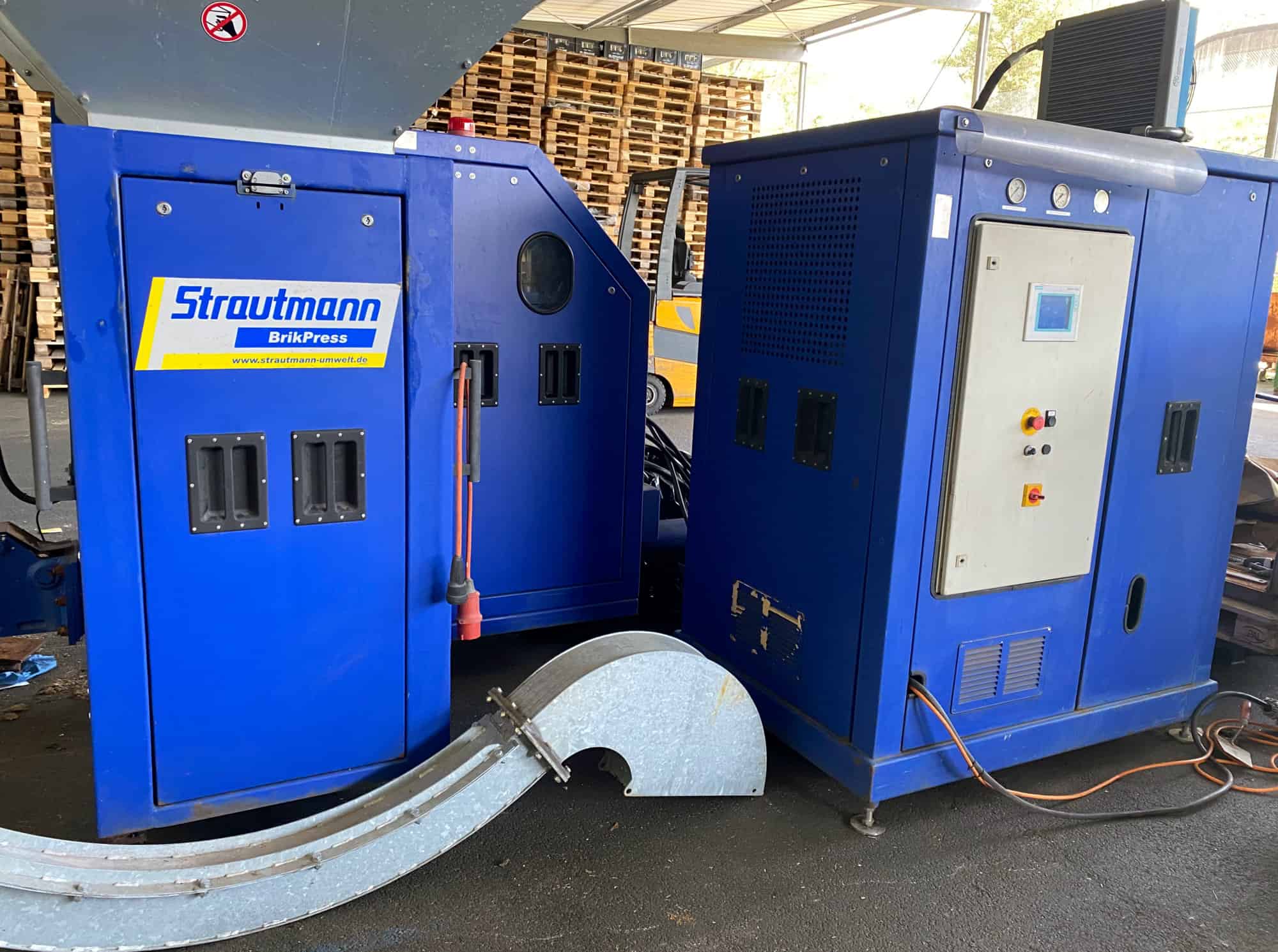 منظر من اليسار لـ Strautmann BrikPress 080 SP ES 
