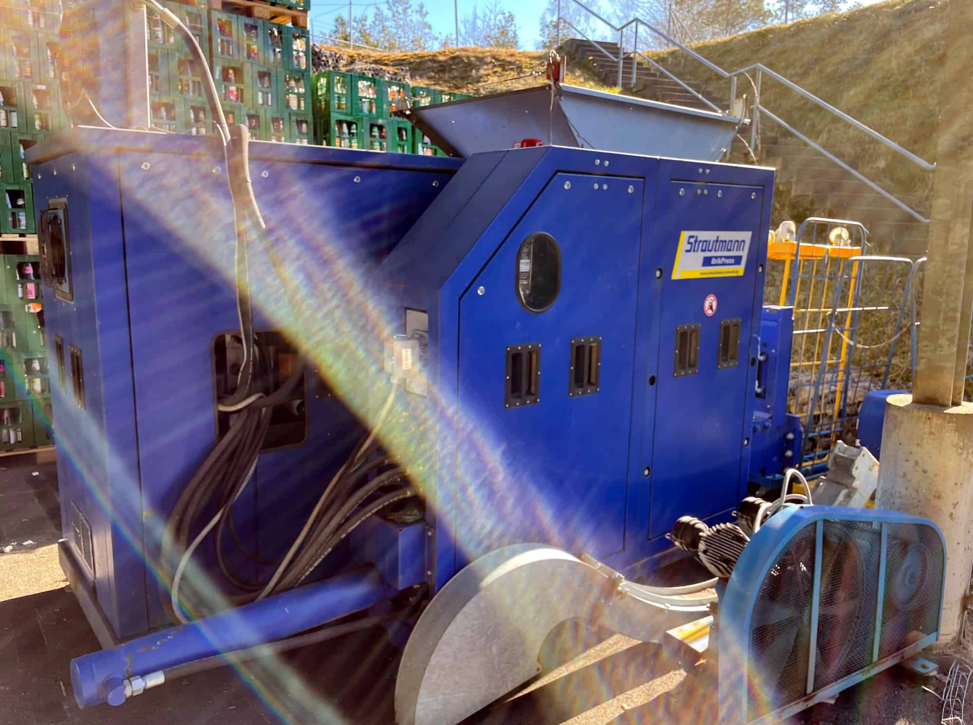 منظر خلفي لـ Strautmann BrikPress 080 SP ES 