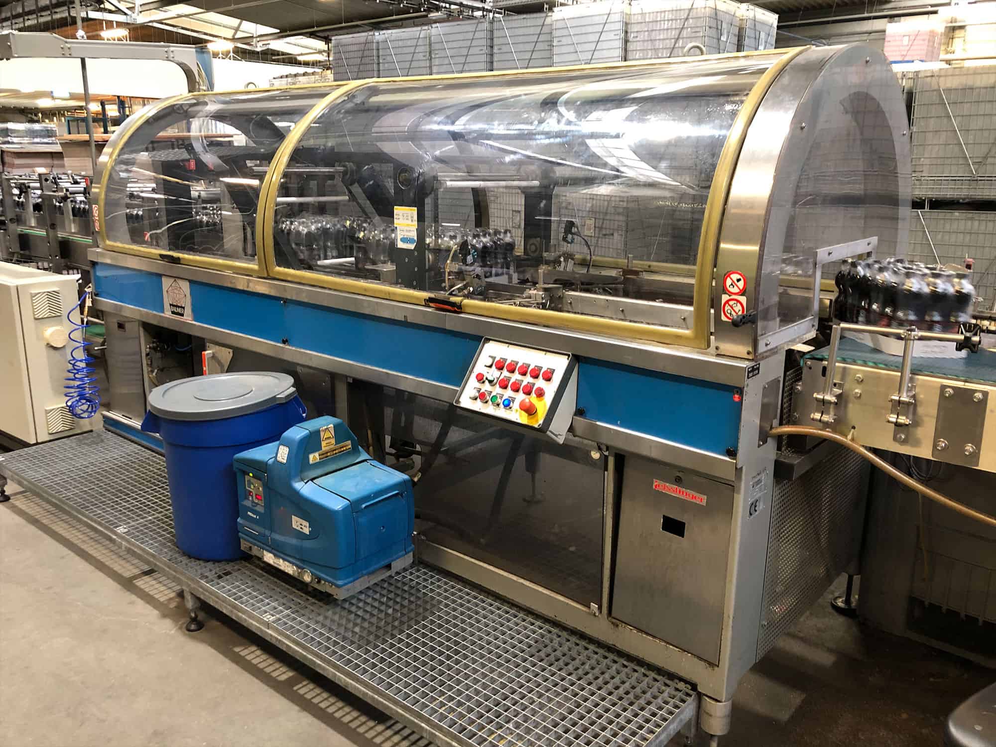 المنظر الأيمن لباومر V70/33 