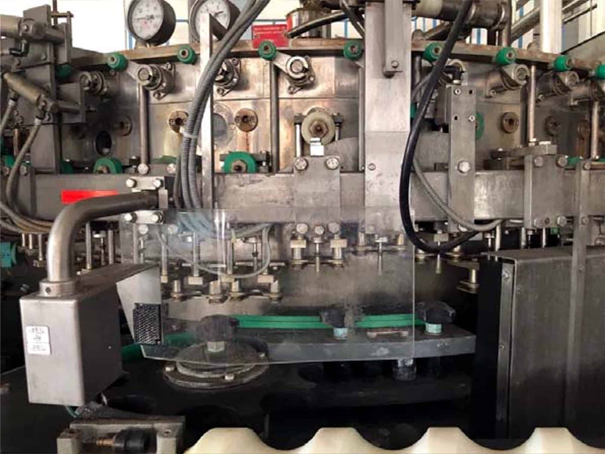 غرفة العمل ل Krones TriBlock (جهاز شطف، ومادة مالئة، وكابس) 