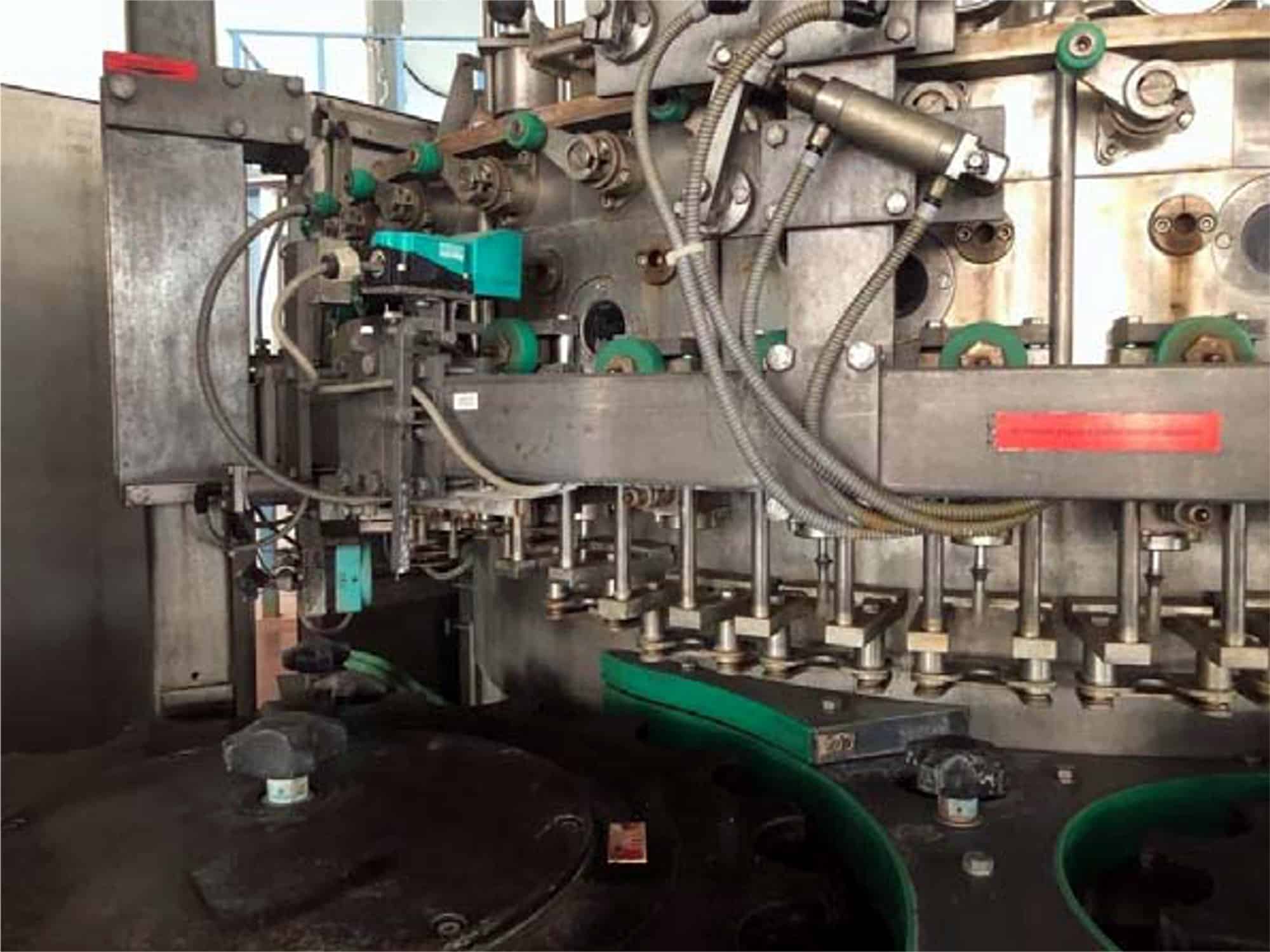 غرفة العمل ل Krones TriBlock (جهاز شطف، ومادة مالئة، وكابس) 