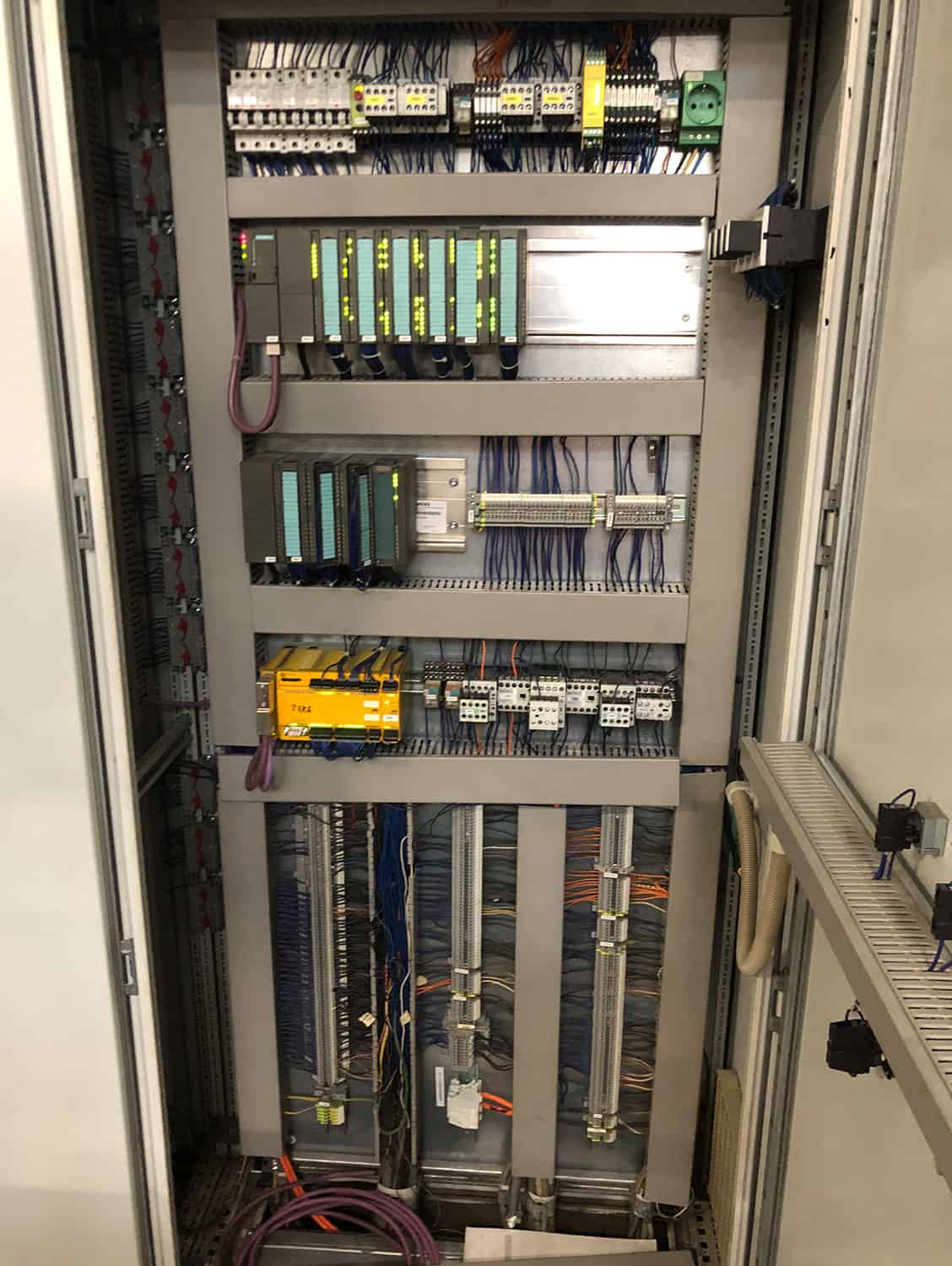 منظر خلفي لـ Kettner Pressant Universal 