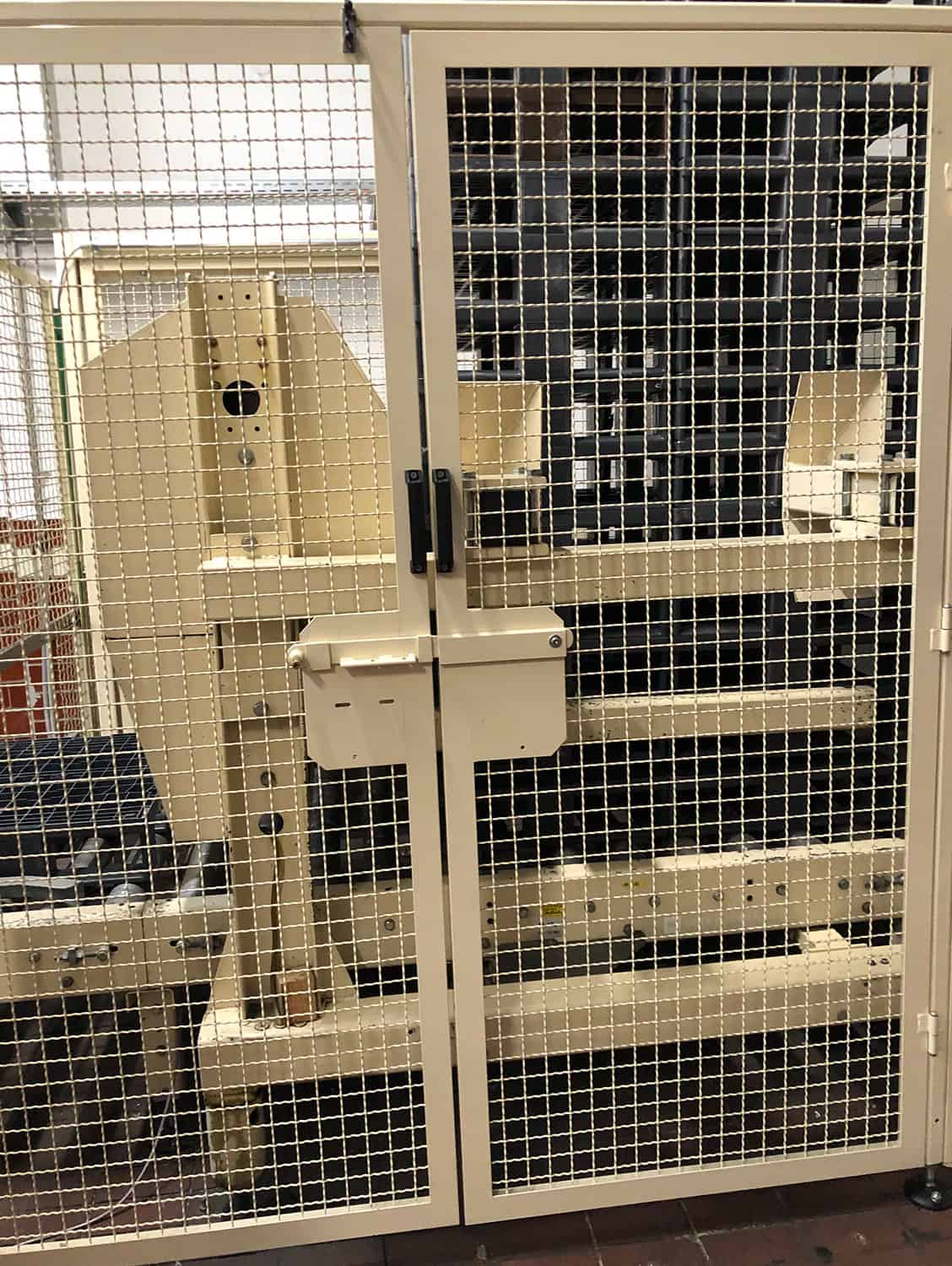 منظر جانبي لـ Kettner Pressant Universal 